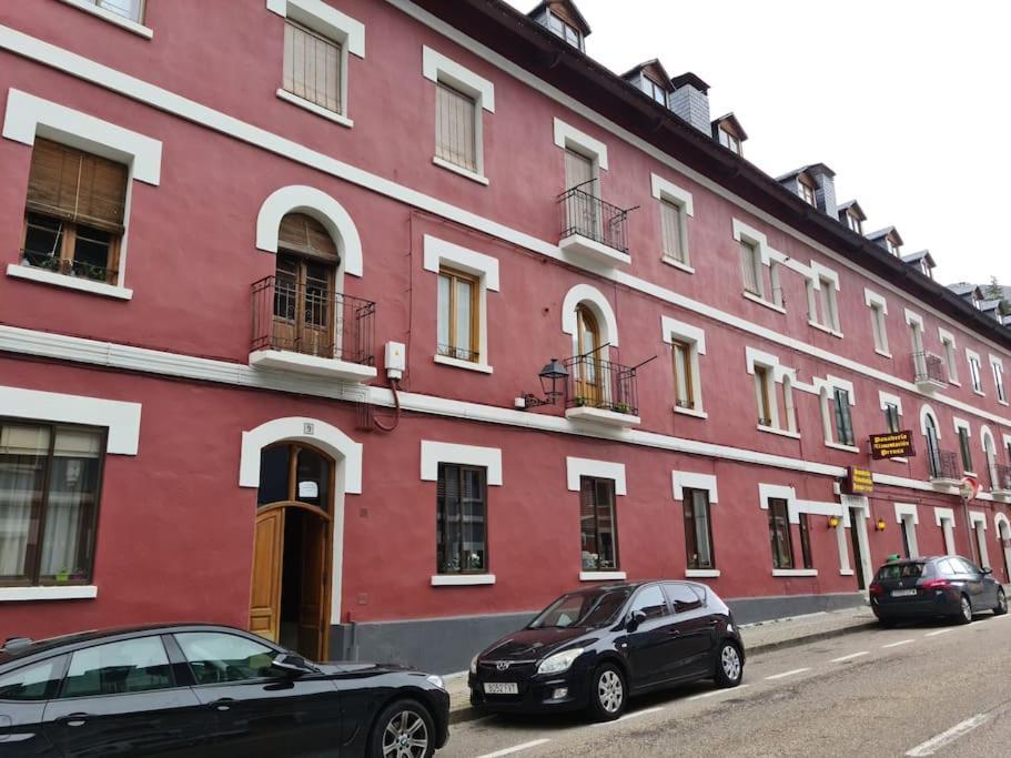 Espectacular Apartamento Reformado En Edificio Historico, Con Wifi Canfranc Exterior photo